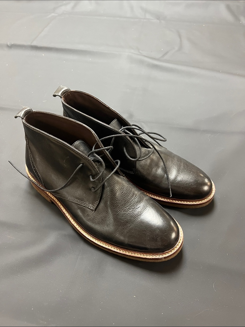 Johnston & Murphy Black Leather Chukka Boots with Tan Welt